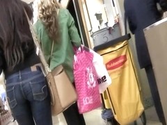 Ass Shoping at the Mall 2
