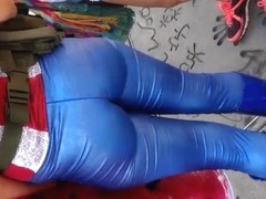 Big booty Latina in blue tights