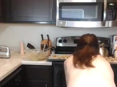 Kailynngray posing naked in the kitchen