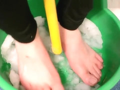 Foot Torture: Feet in Snow for 39 minutes
