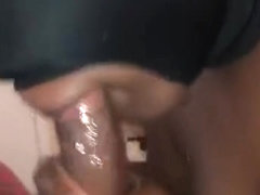 Masked whore in cheap hotel sucking dick