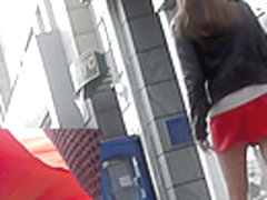 Plump chick caught in the outstanding upskirt video