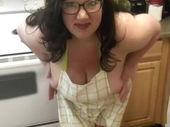 Amateur Huge Tit BBW Shows off Sexy Body in Kitchen Wearing Just an Apron