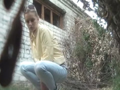 Nice ass chick pees outdoors