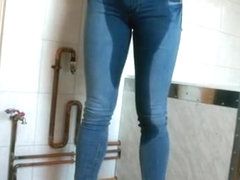 ich piddle mir in die enge stretch jeans