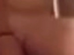 Fuer nur eine Buerste ist das junge Loch schon zu weit!