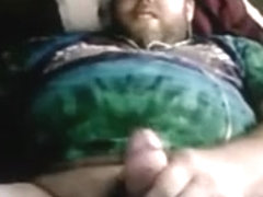 Stocky bearded guy jerks on cam