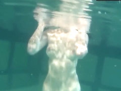 Blackhaired Beauty Irina Underwater