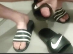 Ejaculer dans une bonne pair de sandal