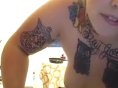 Curvy Tattooed Webcam Girl Chatting 3