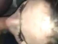 Die Alte ist komplett dicht beim Blasen!