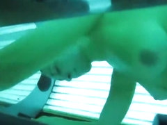 Risky spying of a girl in a tanning machine