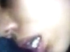 A Sol le gusta la galletita con leche