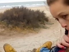 Blowjob on a deserted beach! Wife likes it!