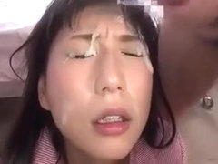 Azjatki i maseczka ze świeżej spermy