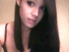 Super cute babe fingering on the webcam