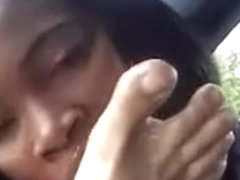 Pattaya girl car blowjob and sucking toes