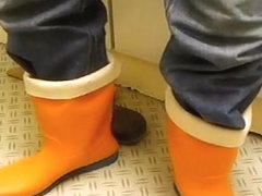 nlboots - clogs and orange boots