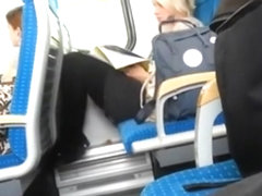 Dude wanking and flashing his cock in train
