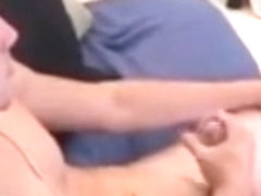 Jeune latino se branle