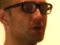 muscle homo guy in glasses copulates a fit guy