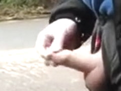 Draussen gewichst und auf Parkplatz gespritzt