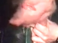 Der Bursche war unartig, Strafe muss sein..