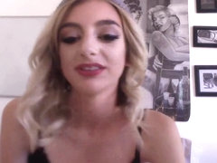 Skinny webcam skank with small tits
