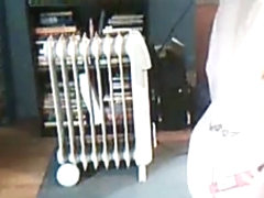 Amateur chubby fucking herself