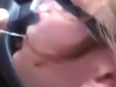 Amateur couple makes a stop so she could suck him in the car