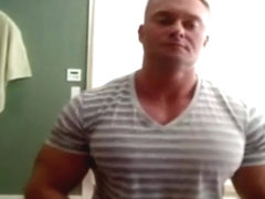 RIPPED Bodybuilder bulking up