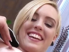 Supreme platinum harlot having a hot amateur fuck