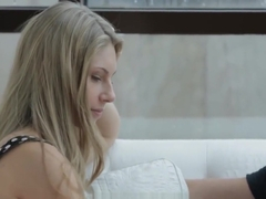 18 yr old cutie makes her sweet teen pussy cum