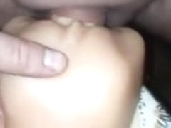 Ehe Mann schaut einer geilen Sau zu und spritzt auf GuMuschi