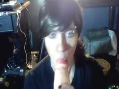 Teen loves sucking cocks