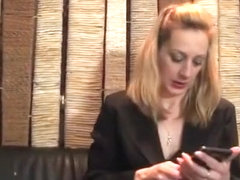 Rien ne vaut, pour la jolie femme brune pour la chauffée que la longue queue d'un homme noir téc.