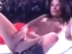 1000 people watching Jacintha cumming on stage