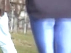 Bright blue spandex pants are on the candid amateur legs 01w