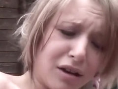 Fist Fucking : Elle se fait enlever puis baiser par deux malades