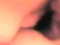 Une anglaise suce longuement son copain qui éjacule