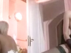 Type encule une allemande et lèche une autre