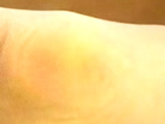 Les pieds de ma femme en nylon blanc et vernis rouge 1