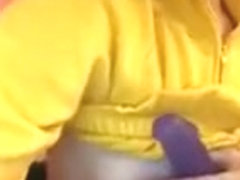 hottie fucks herself