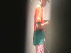 ESPIANDO O BANHEIRO MASCULINO