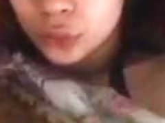 teen plays with her titties on periscope