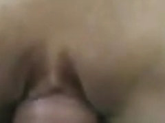 Schlampe lutscht stinkenden Schwanz