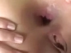 Jeune brune trop bandante enculée par son copain