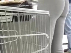 Girl pushing her cart got a sexy ass