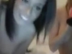 two girls masturbates on cam