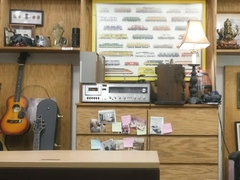 Jessi walks in to sell a pet and ends up fucked